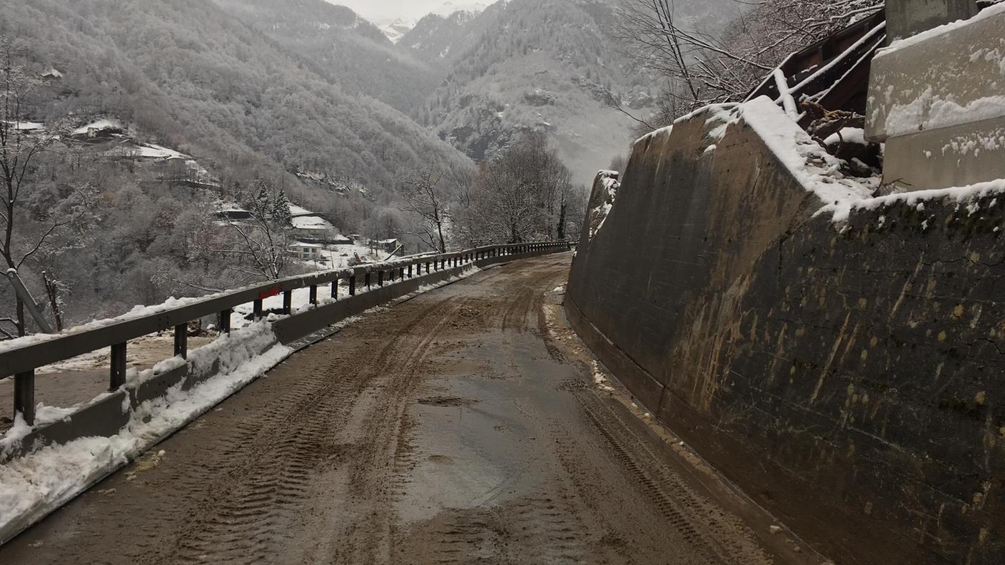 La strada della Calanca dopo i lavori di sgombero.