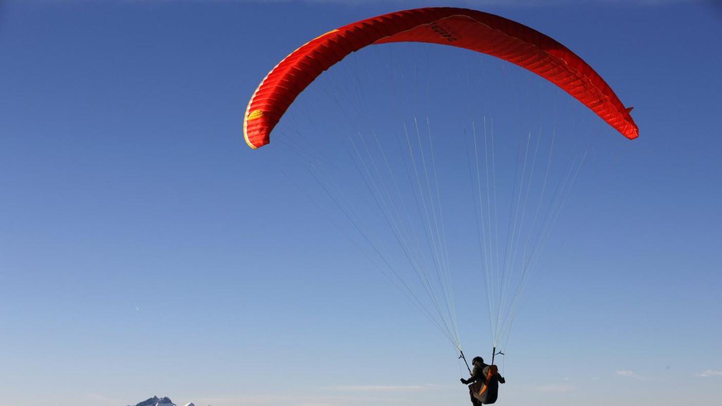 Il parapendista era con altre 4 persone