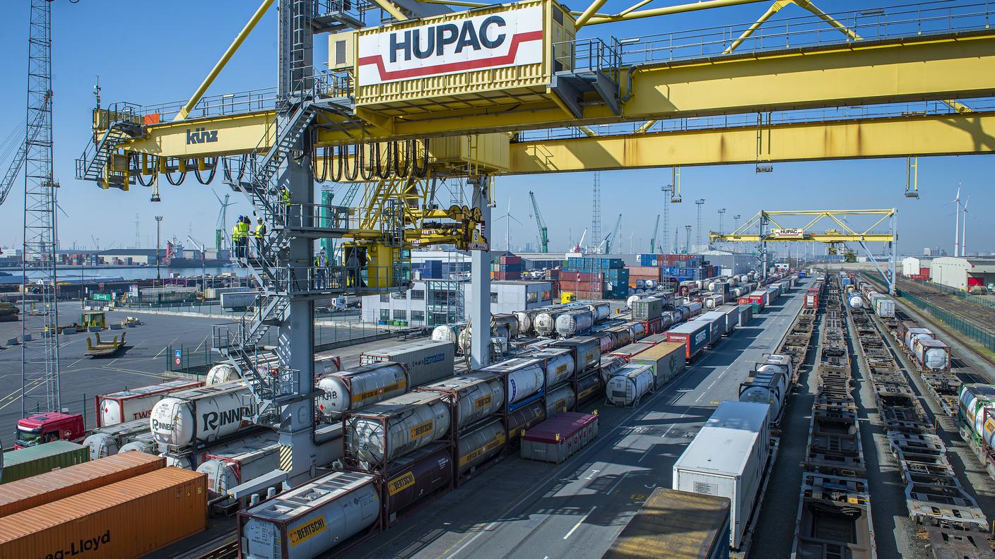 Nei terminal intermodali le merci passano dalla strada alla ferrovia
