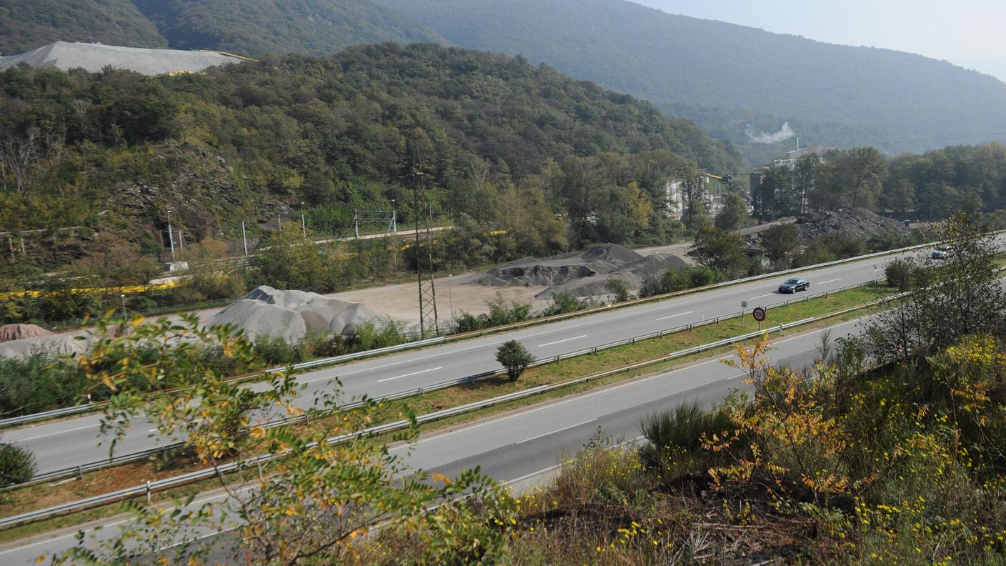 Il tratto dell'A2 nella zona di Sigirino, qui ripreso ancora all'epoca dei lavori del cantiere Alptransit