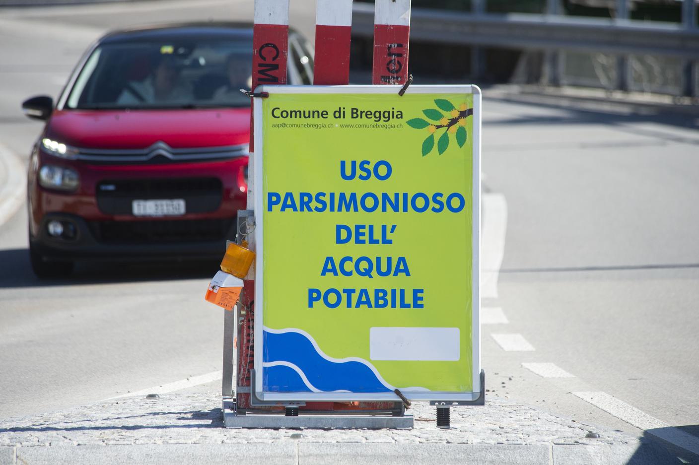 Nel Mendrisiotto, vista la persistenza della siccità, il comune di Breggia ha di recente reintrodotto limitazioni all'uso dell'acqua