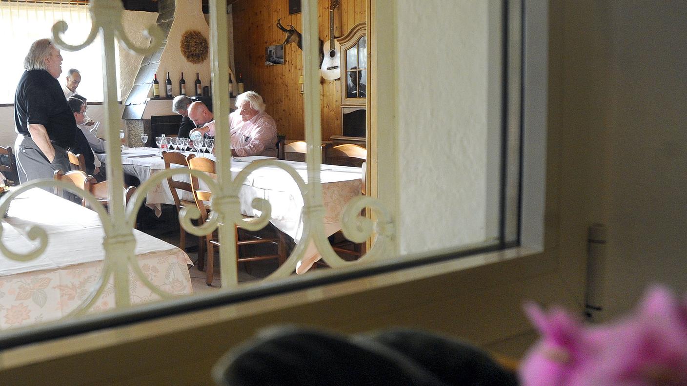 Dopo l'incontro promosso da Cattaneo a Medeglia , stavolta è stato Giuliano Bignasca a invitare il fronte borghese a riunirsi attorno a un tavolo.