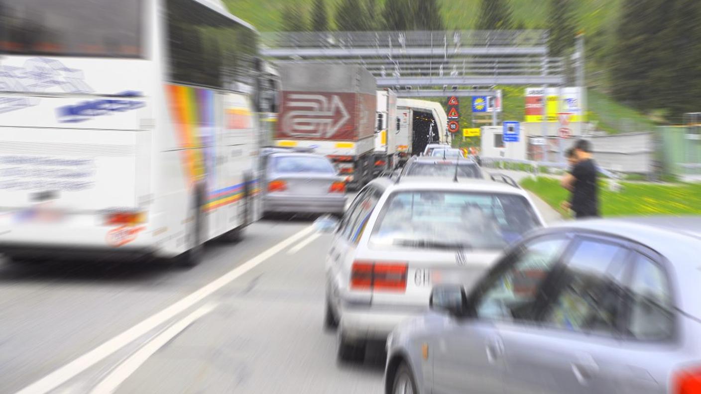 Traffico sul S. Bernardino in una foto d'archivio