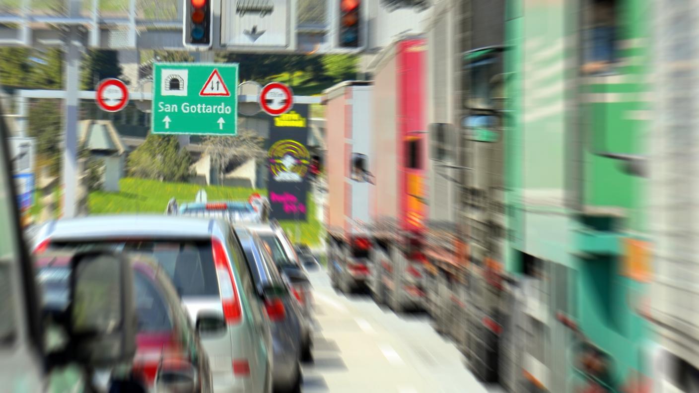 La galleria è stata riaperta al traffico, ma gli ingorghi restano