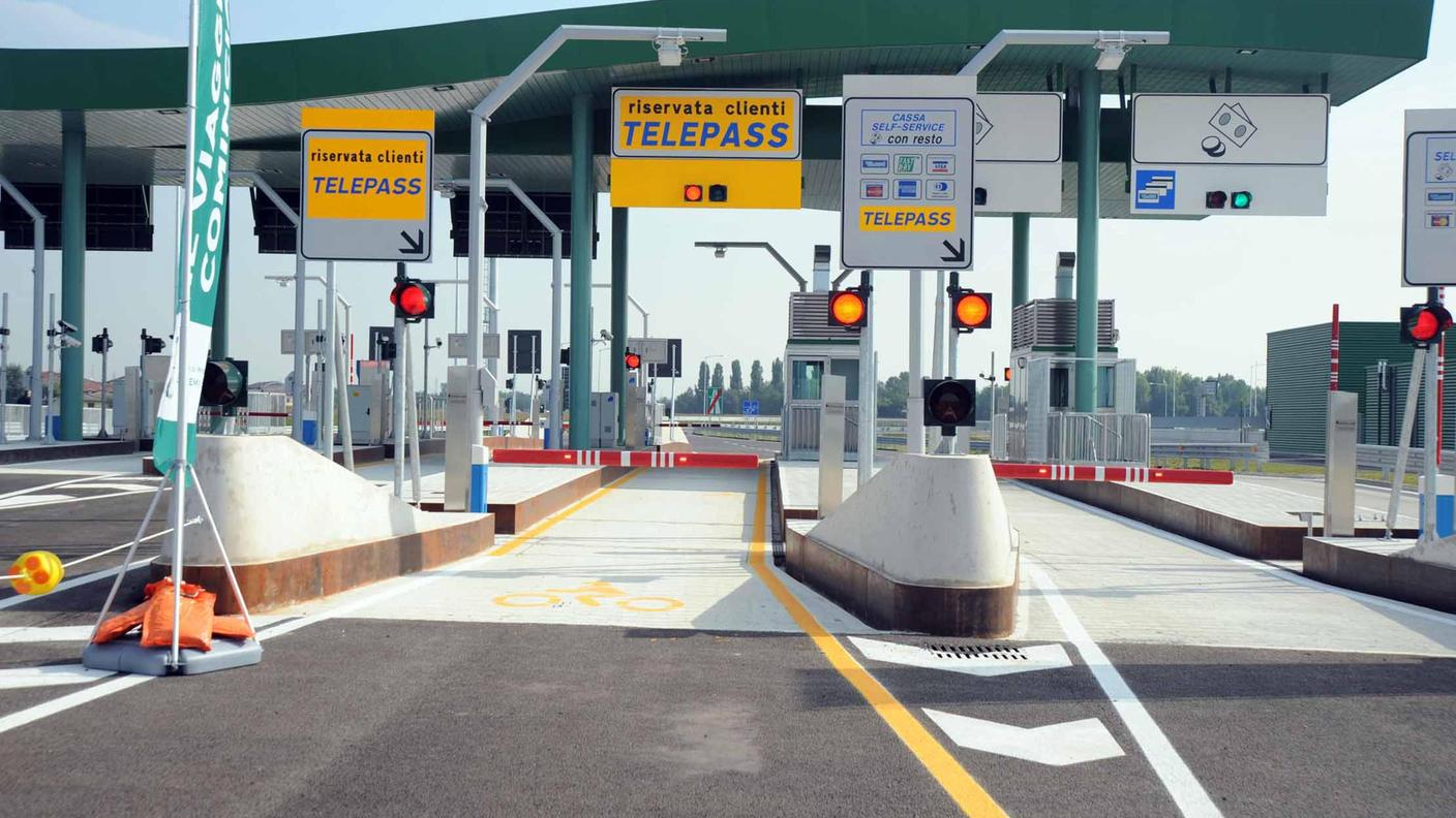 Uno dei caselli della nuova autostrada lombarda A35 BreBeMi, aperta mercoledì al traffico