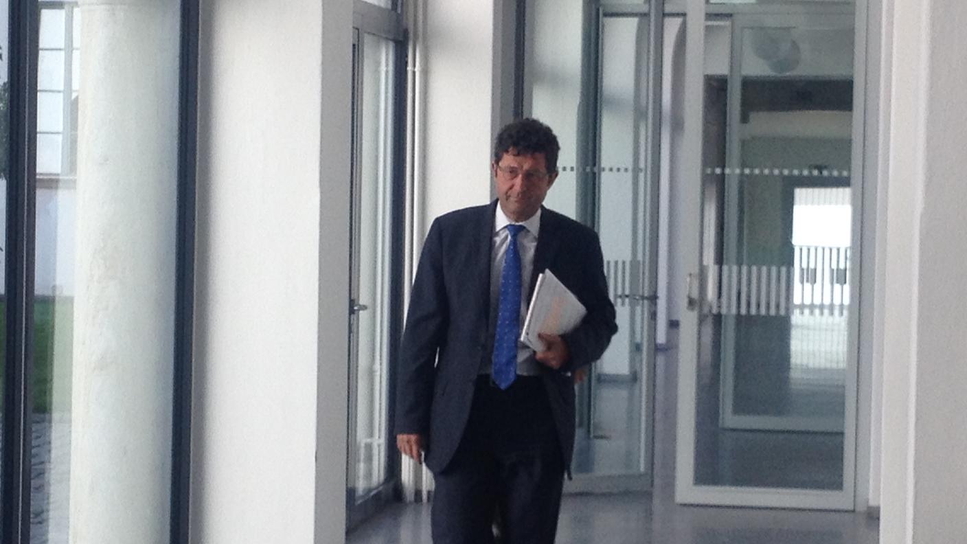 Il ministro Paolo Beltraminelli prima di parlare alla stampa