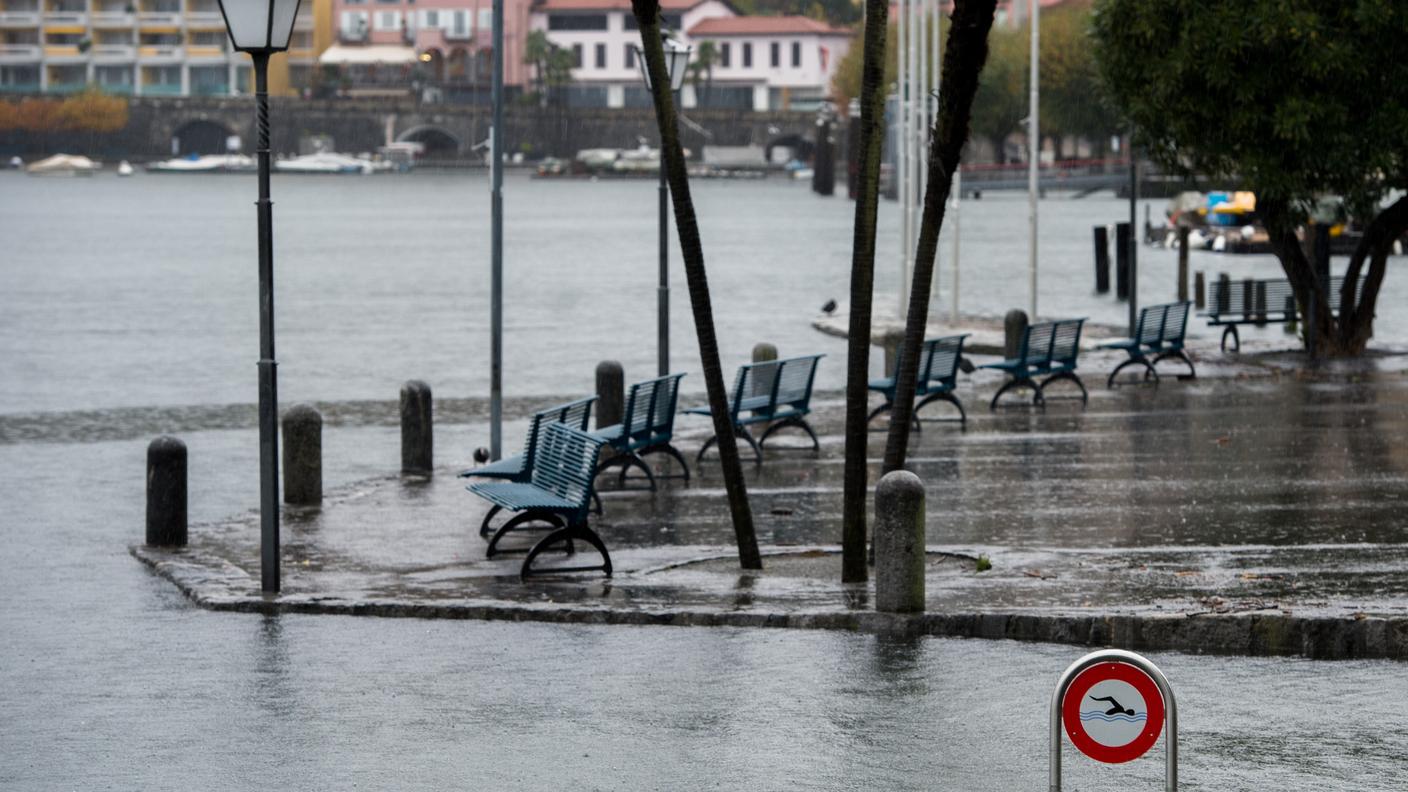 Ascona, il lago al limite di guardia