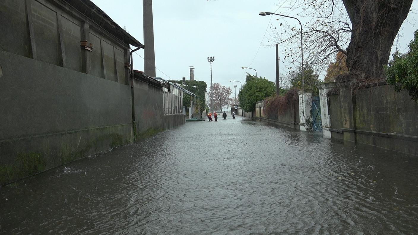 L'acqua ha invaso le strade