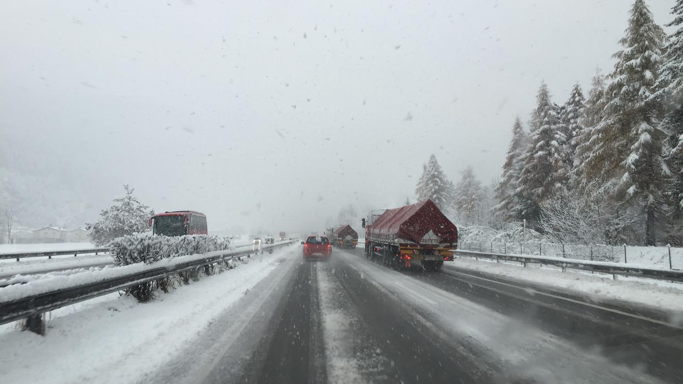 Autostrada innevata a partire da Varenzo