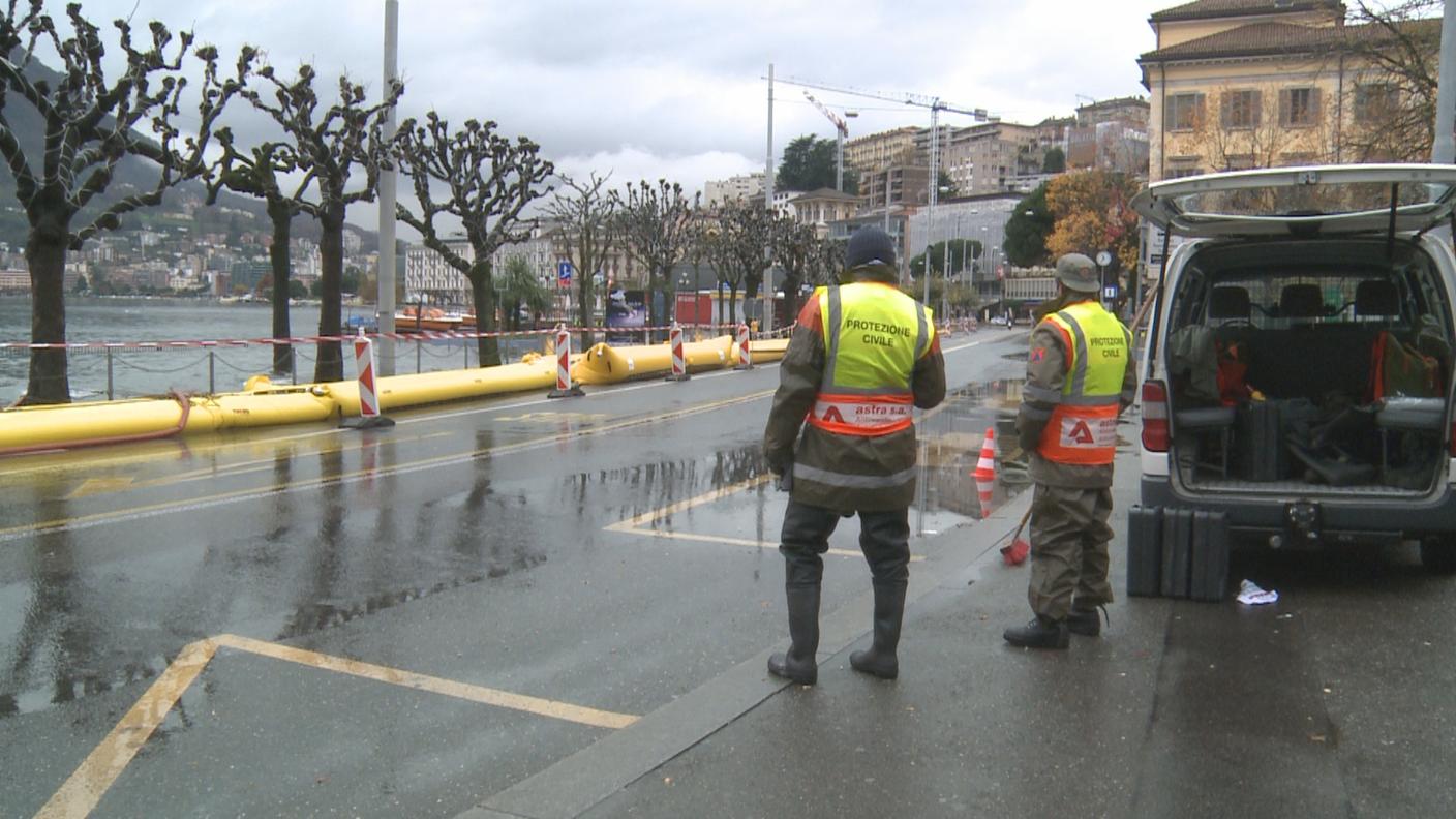 Lungolago di Lugano presidiato dalla Protezione civile