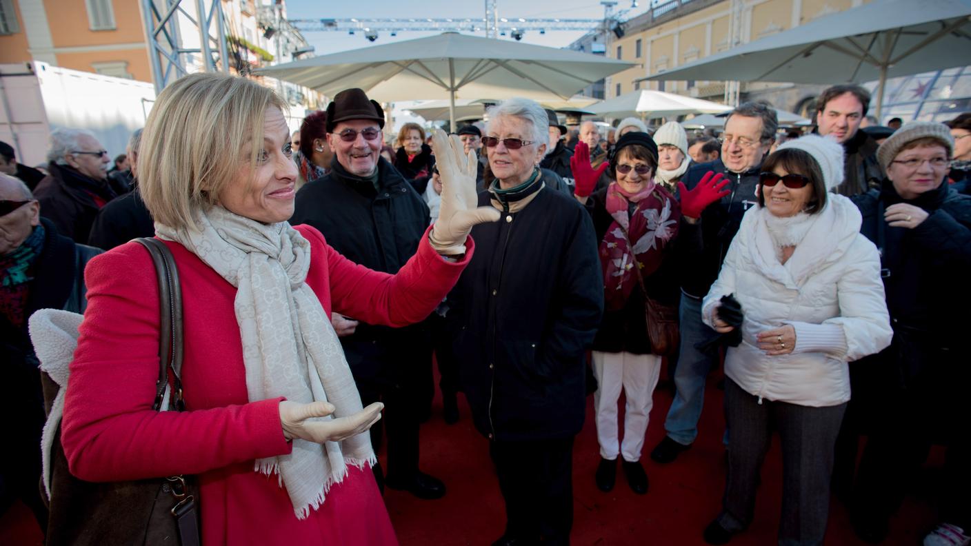 Carla Speziali saluta