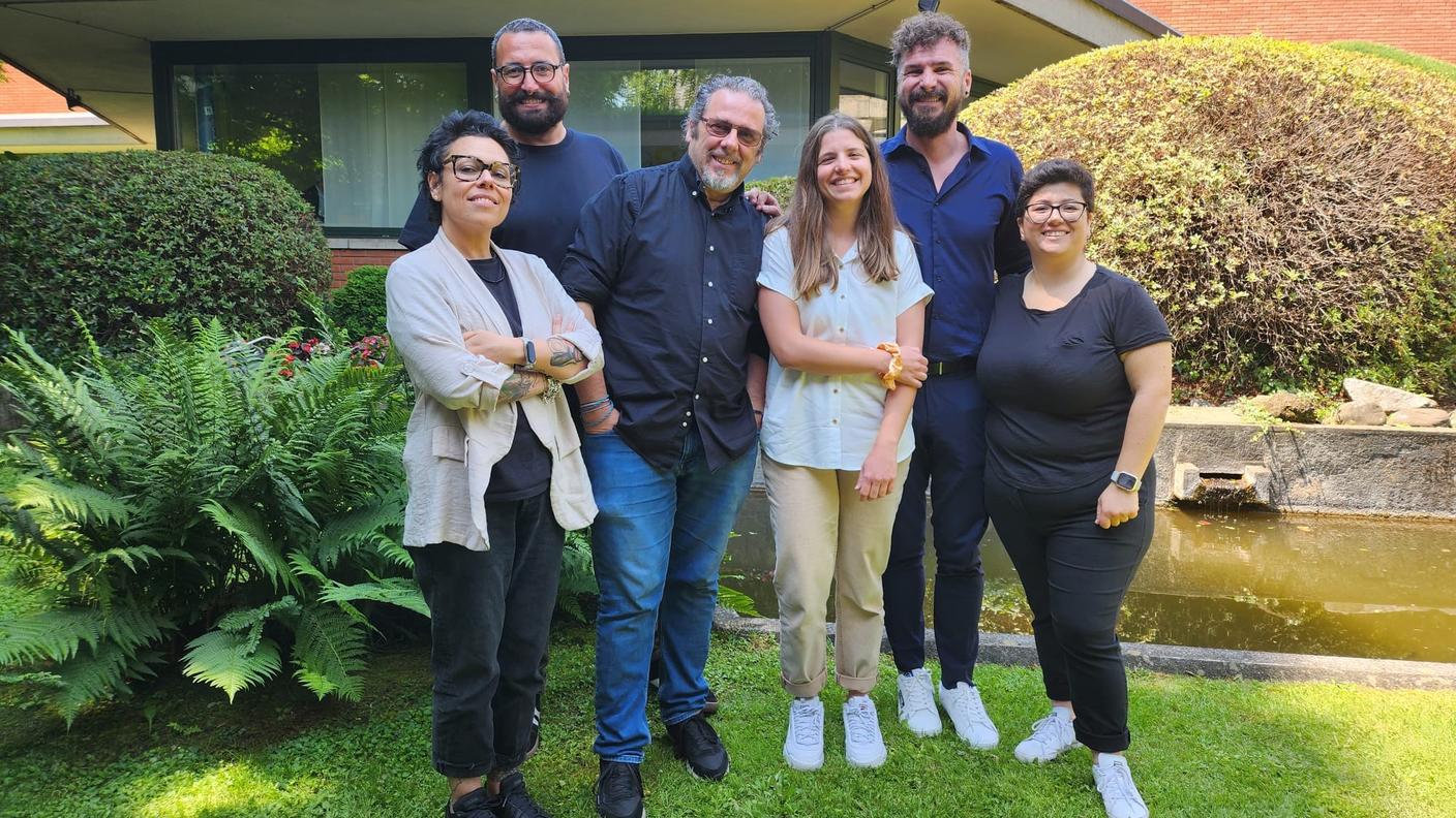 La classe (Daniele Chiri, Laura Sciuchetti,  Mikhail Akimov, Paola Massa - manca sulla foto Gabriella Grioli) con gli insegnanti Chiara Di Monte e Luca Marra