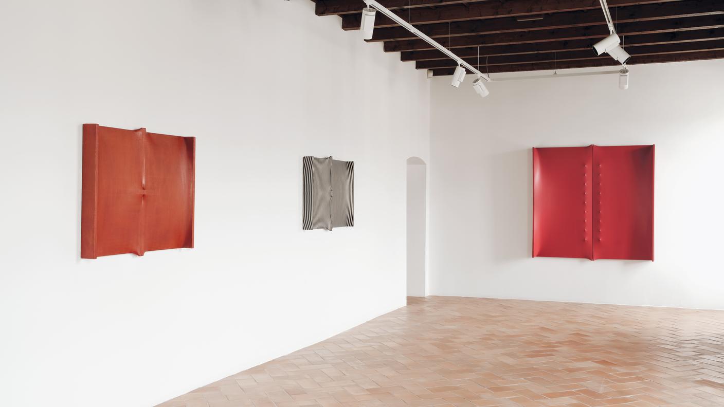 Veduta di una sala allestita al Museo d’arte Mendrisio
© Estate Enrico Castellani. ProLitteris 2024