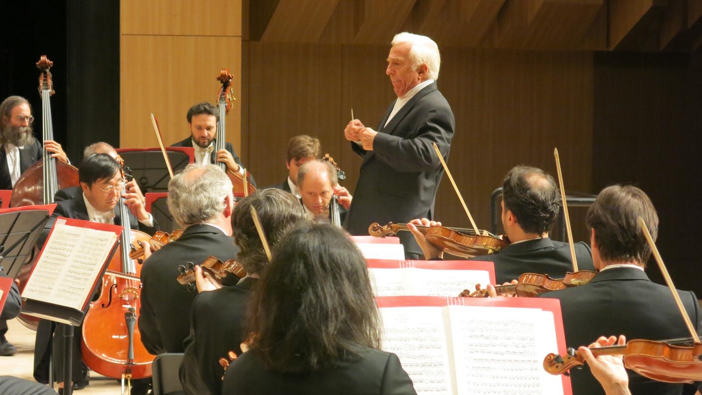 Vladimir Ashkenazy dirige il primo concerto a Nowon (Corea del Sud)