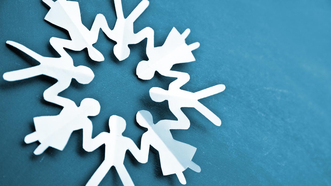 iStock-Catena di figure di carta, Uguaglianza, Unità, Pari opportunità, Donne