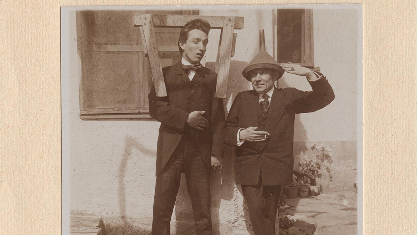 Depero e Clavel = mimica [estate 1917]
Fotografia d’epoca
8 x 8 cm
Dep.7.1.1.1.57
Mart, Museo di arte moderna e
contemporanea di Trento e Rovereto
Fondo Depero