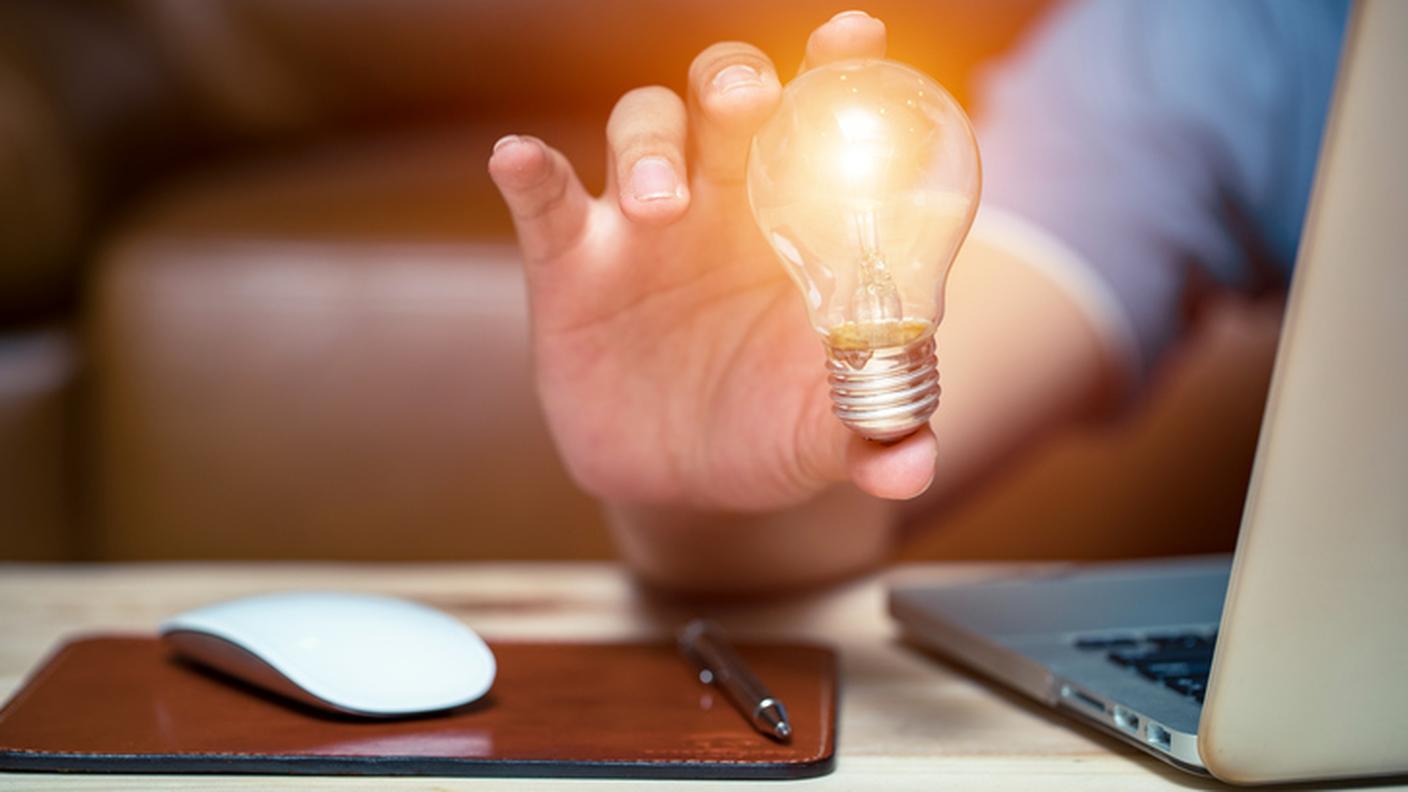 Strategie aziendali, imprenditore, idea, creatività, innovazione, lampadina