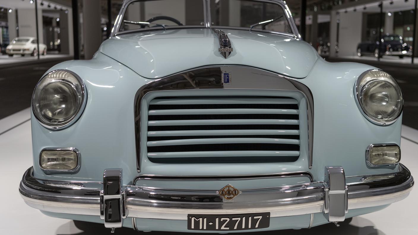 Una Isotta Fraschini 8C Monterosa Cabriolet (1948) esposta al salone automobilistico Grand Basel di Basilea