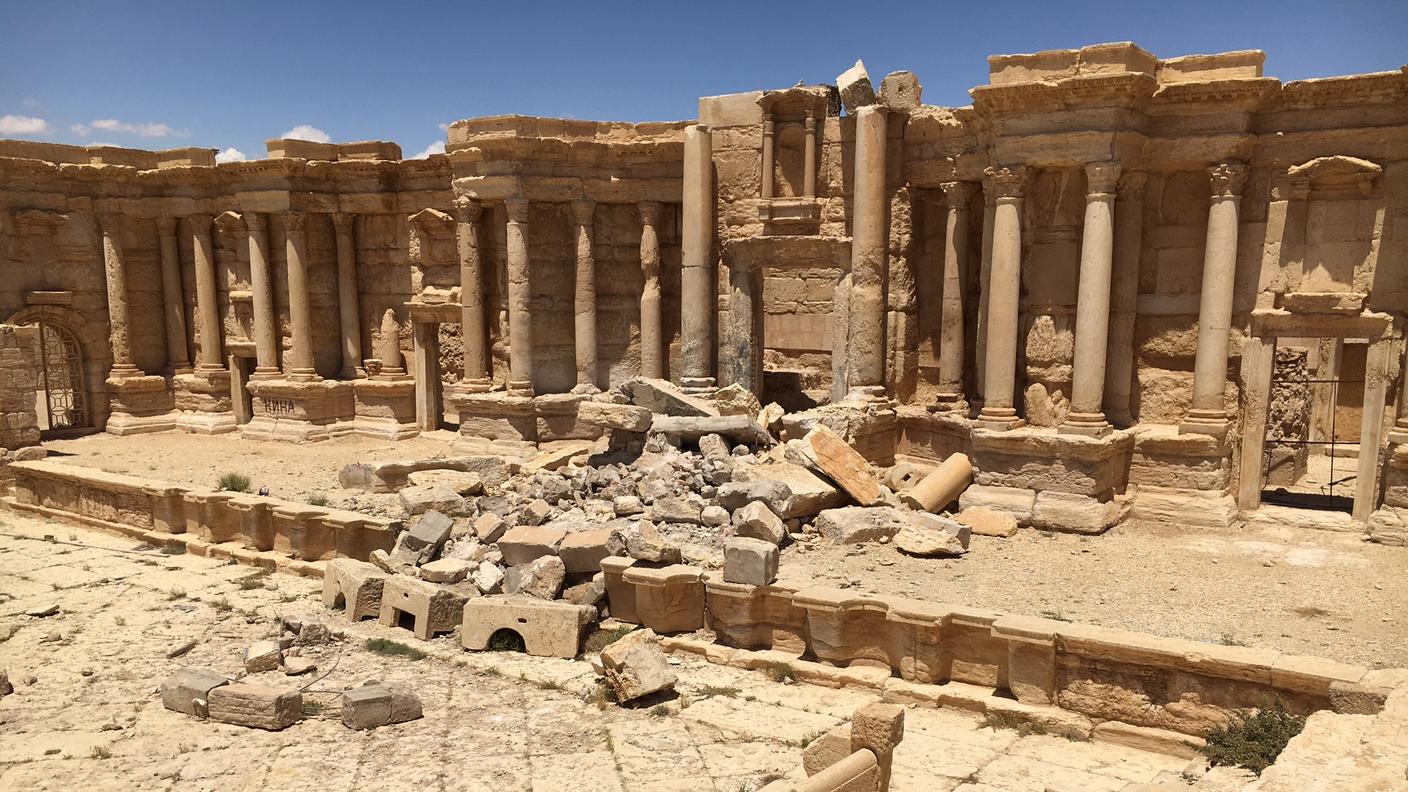 Il teatro romano di Palmira in parte distrutto dall'ISIS