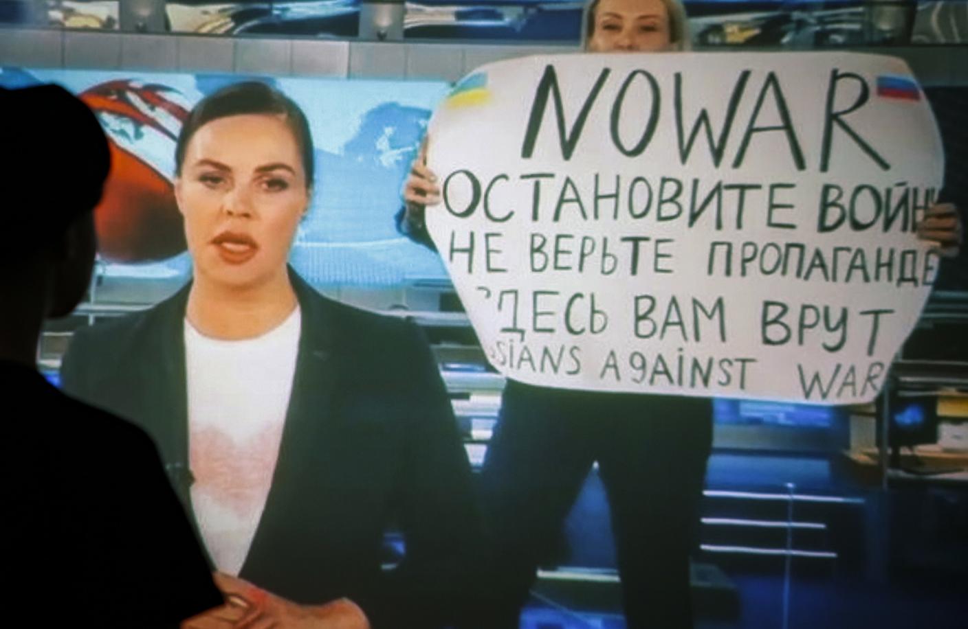 La protesta di Marina Ovsjannikova che nel marzo 2022 aveva fatto il giro del mondo