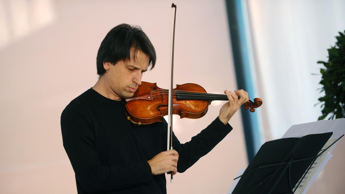 Lugano: Conferenza Stampa futuro polo Lugano Arte Cultura LAC. Nella foto il violino Antonio Stradivari ex Bavarian del 1720 presentato oggi suonato da Hans Liviabella