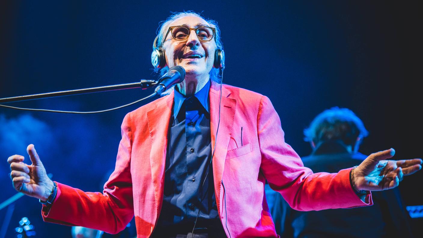 L'artista italiano Franco Battiato si esibisce al GruVillage Festival, 2016