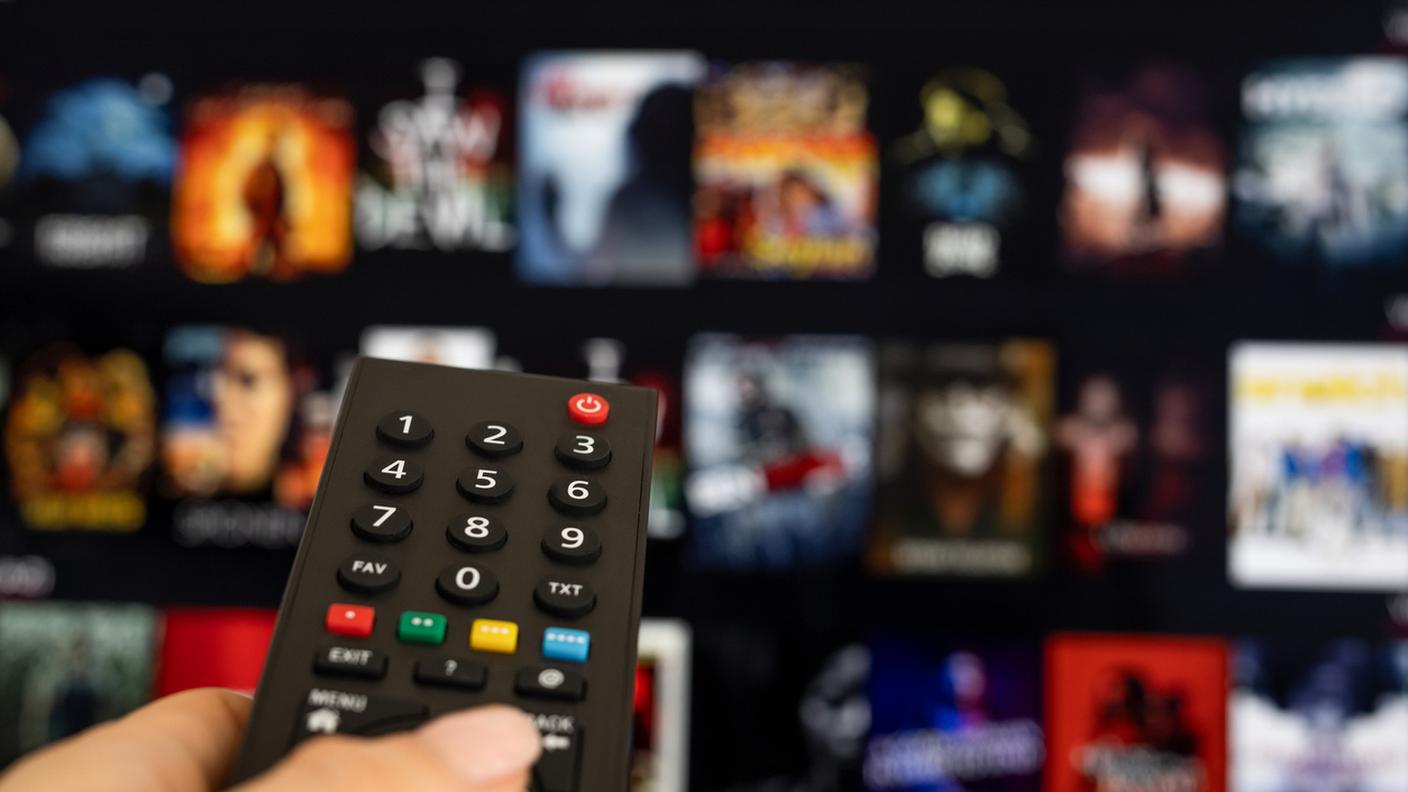 iStock-telecomando, palinsesto TV