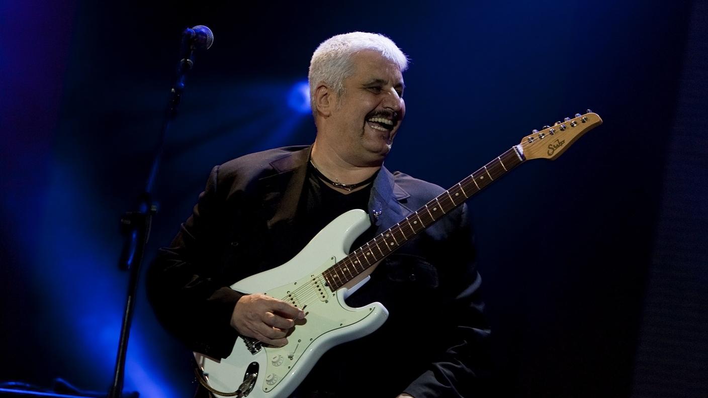 Il cantautore italiano Giuseppe "Pino" Daniele (1955-2015)