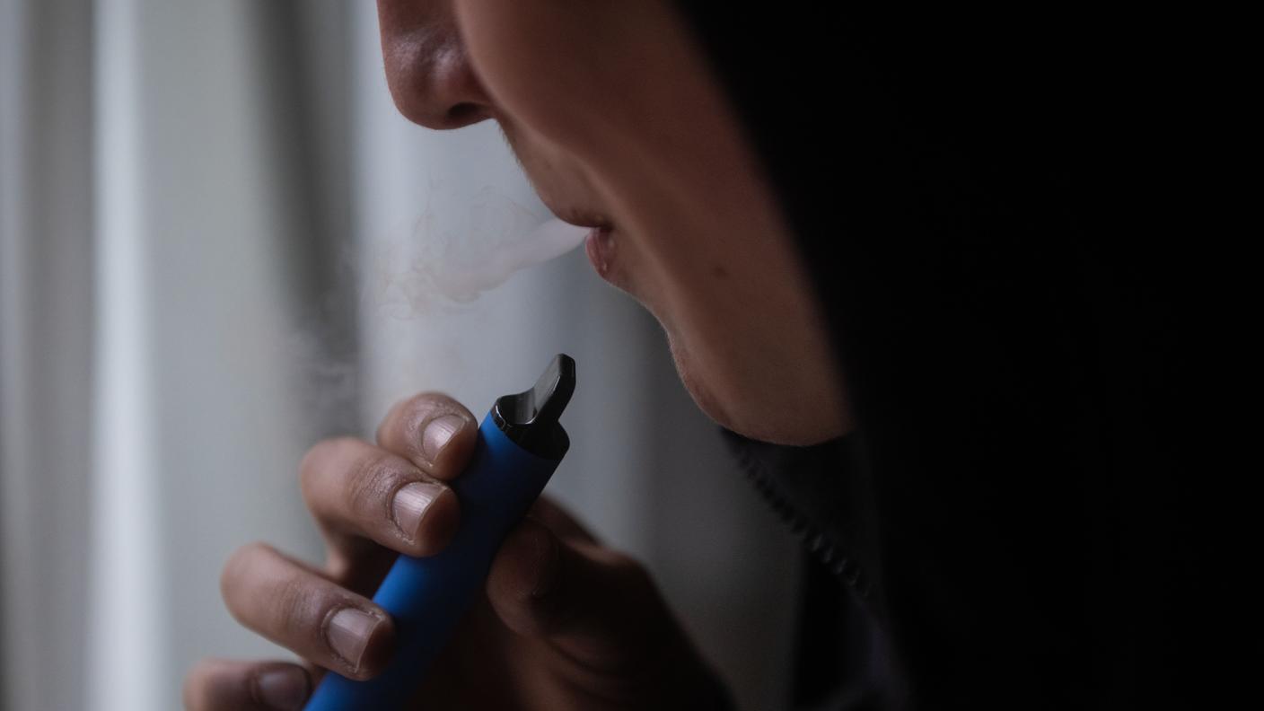 Saranno vietate le sigarette elettroniche monouso, le "puff bar", grosso problema anche ambientale