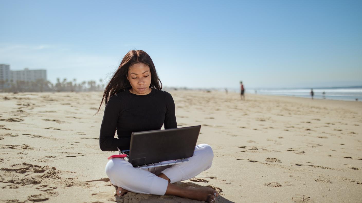 Al lavoro ma in spiaggia