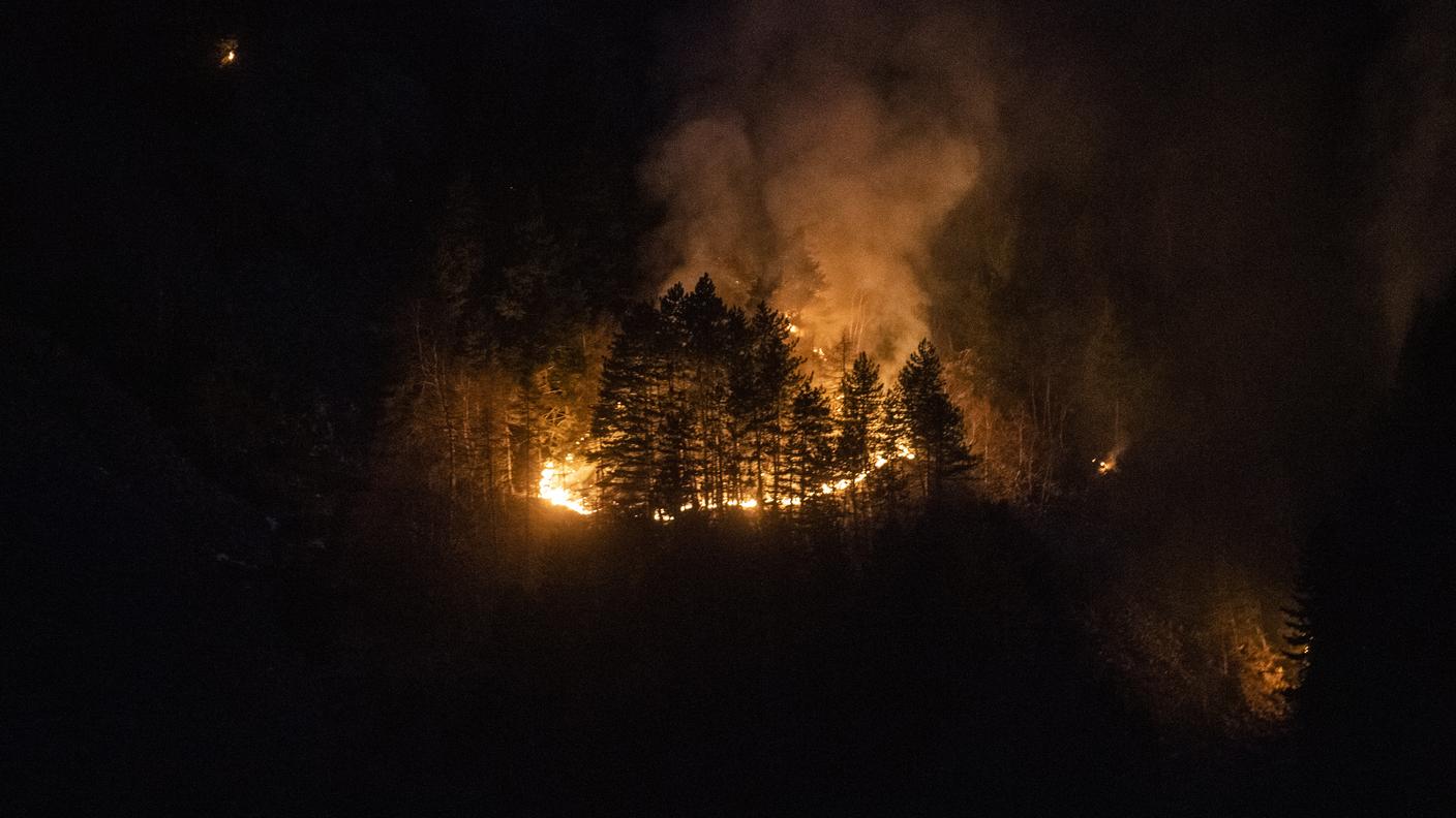 L'incendio boschivo sui Monti del Gambarogno