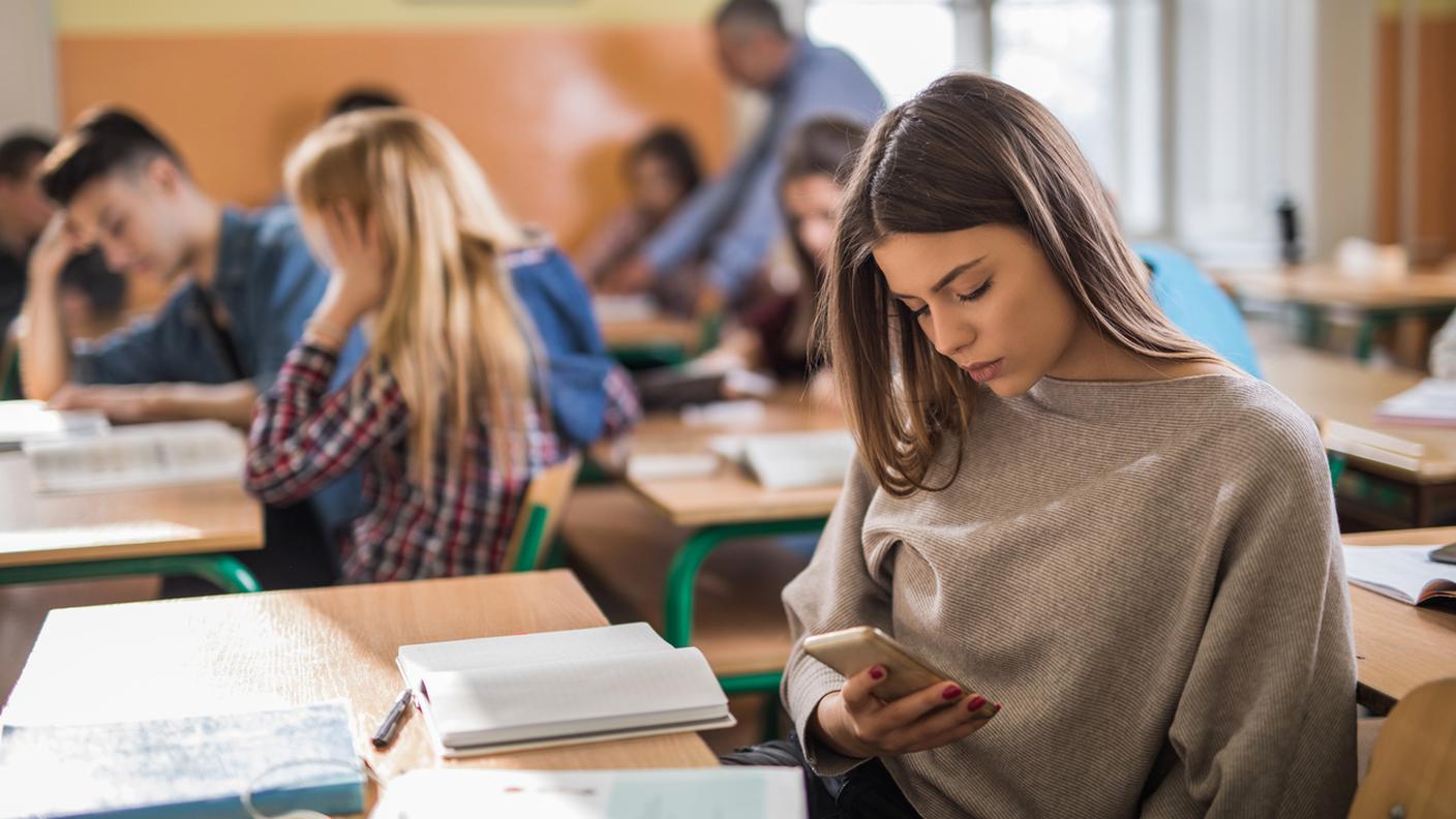 smartphone in classe, cellulare, scuola, telefono, natel, lezione, classe, aula, alunni