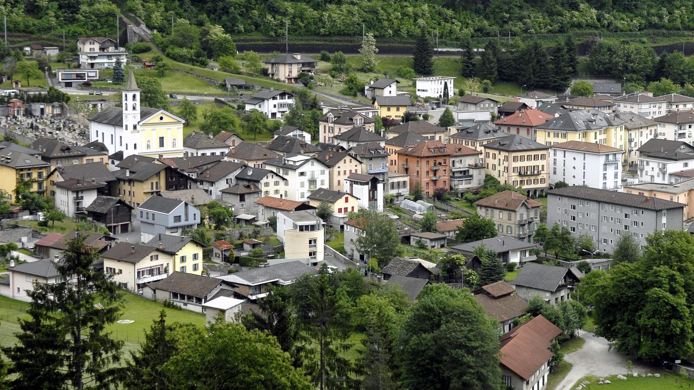 Una veduta panoramica del paese di Faido