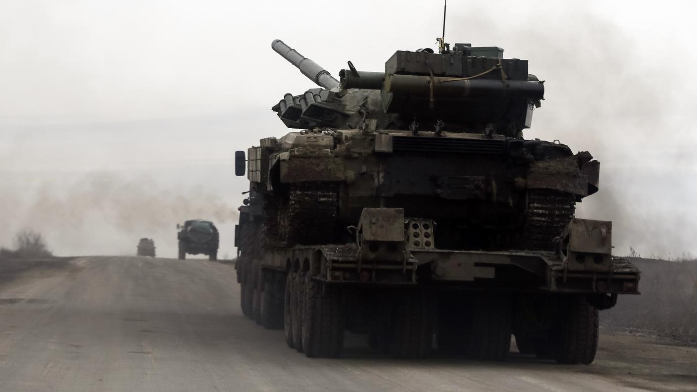 Mezzi militari dell'esercito di Kiev in Ucraina orientale