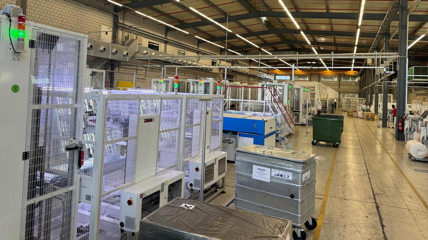 La produzione di pannelli solari di 3S Swiss Solar Solutions
