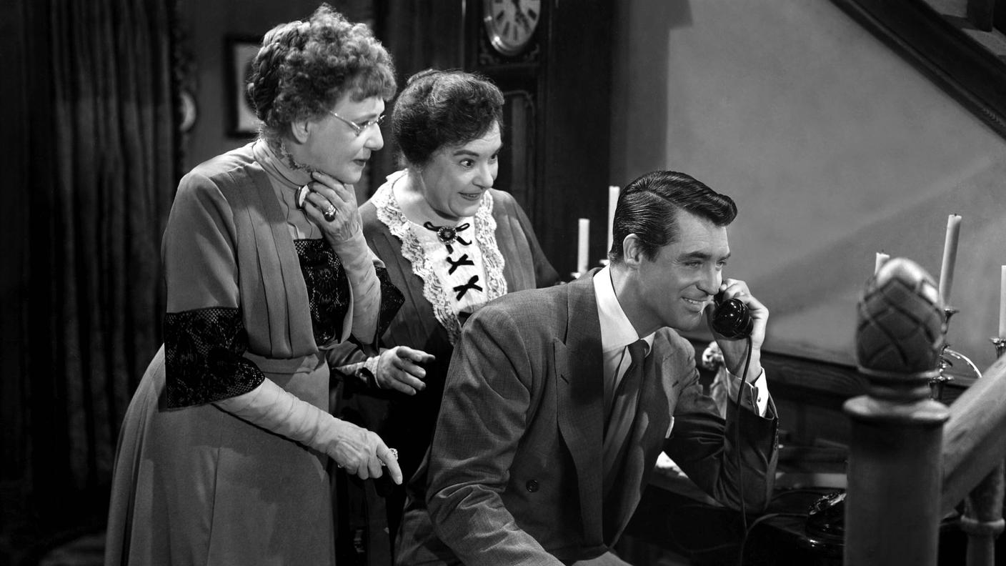 Arsenico e vecchi merletti, di  Frank Capra, con Cary Grant, Jean Adair e Josephine Hull