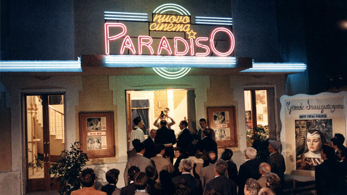 Scena dal film Nuovo Cinema Paradiso (1988), Regia Giuseppe Tornatore