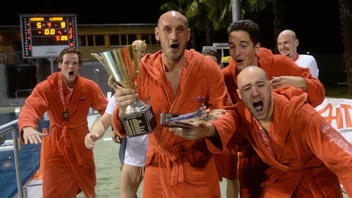 Con il trofeo