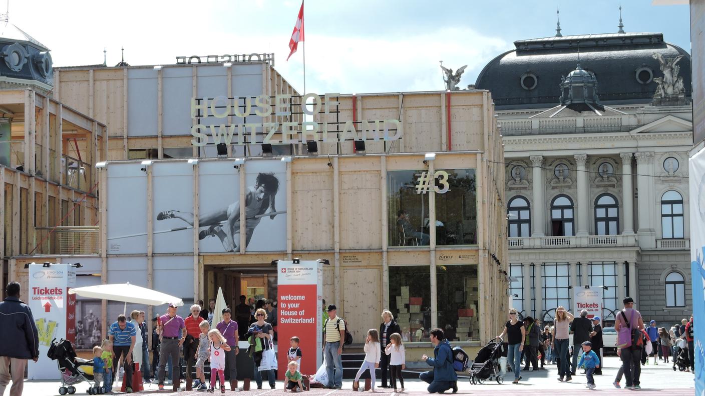 La frequentata Sechseläutenplatz
