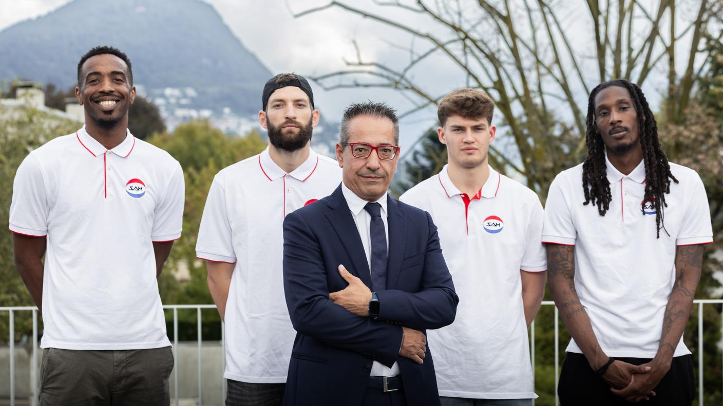 L'allenatore con i nuovi arrivati