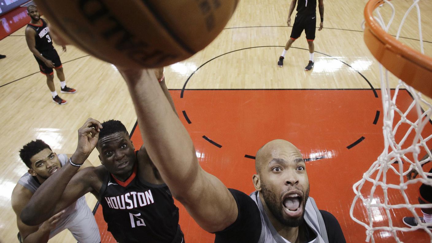 Duello ad alta quota per Clint Capela