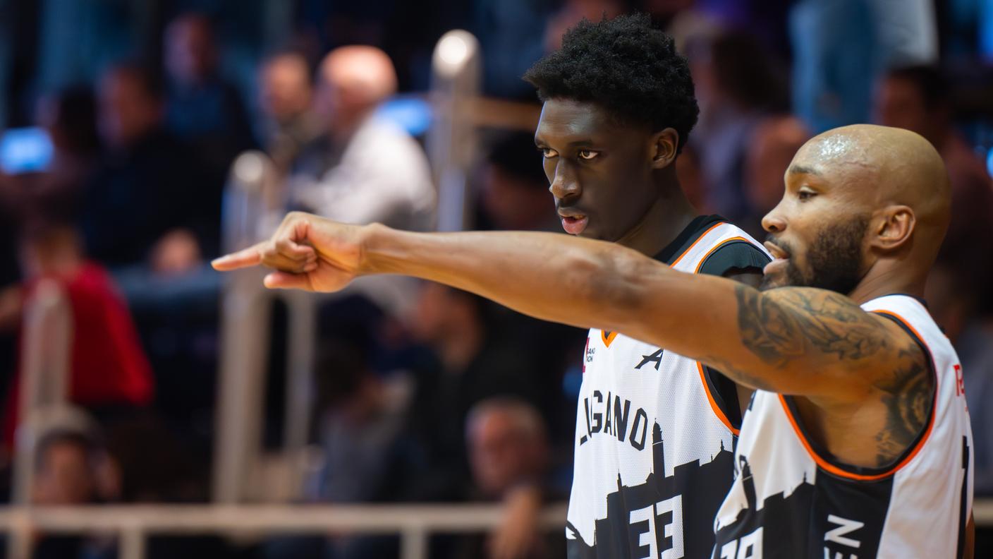 Capitan Ballard istruisce il giovane Salane