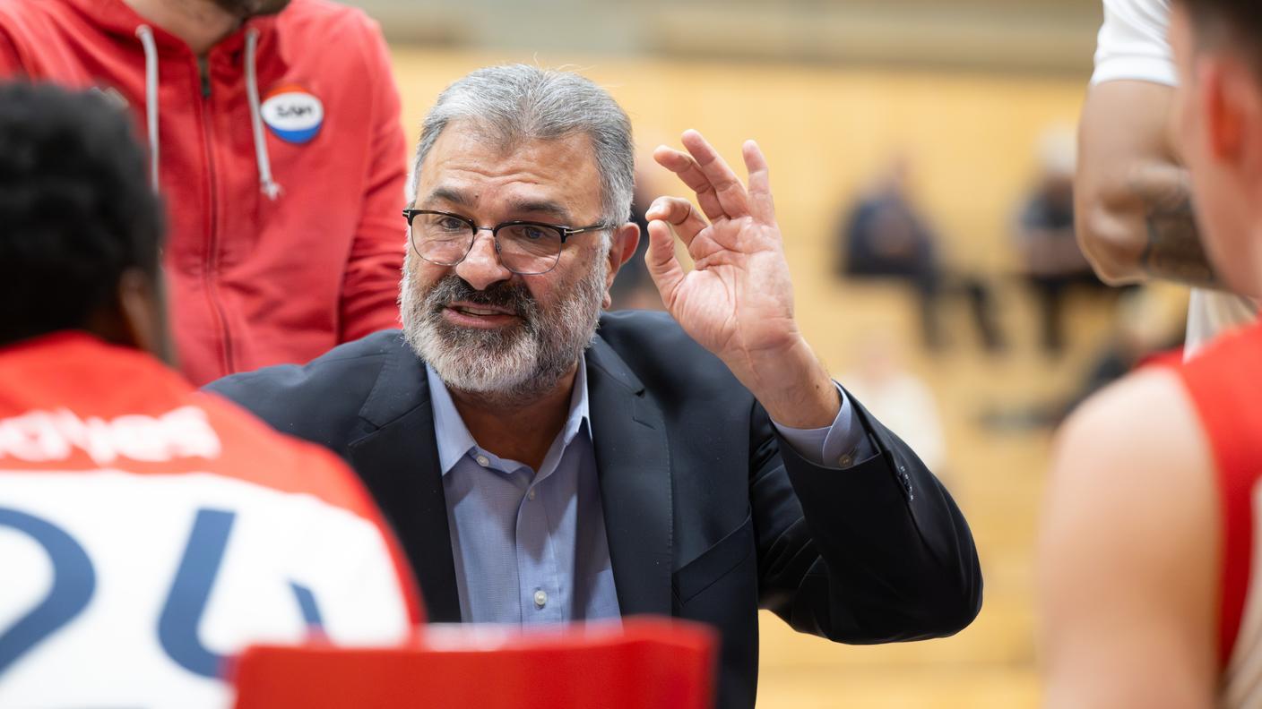 Time out per coach Attallah