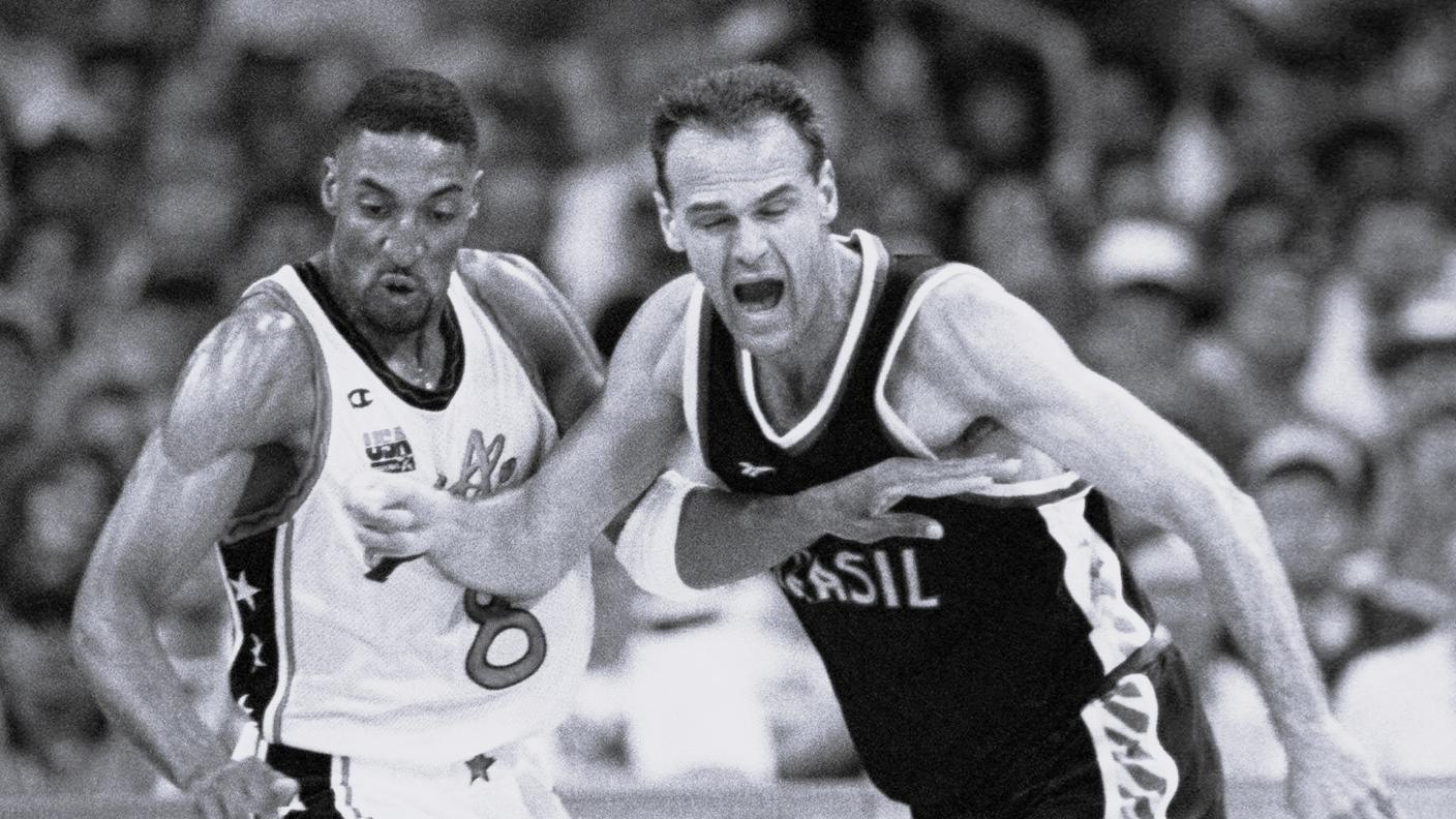 La Mão Santa in azione contro Scottie Pippen ai Giochi di Atlanta 1996