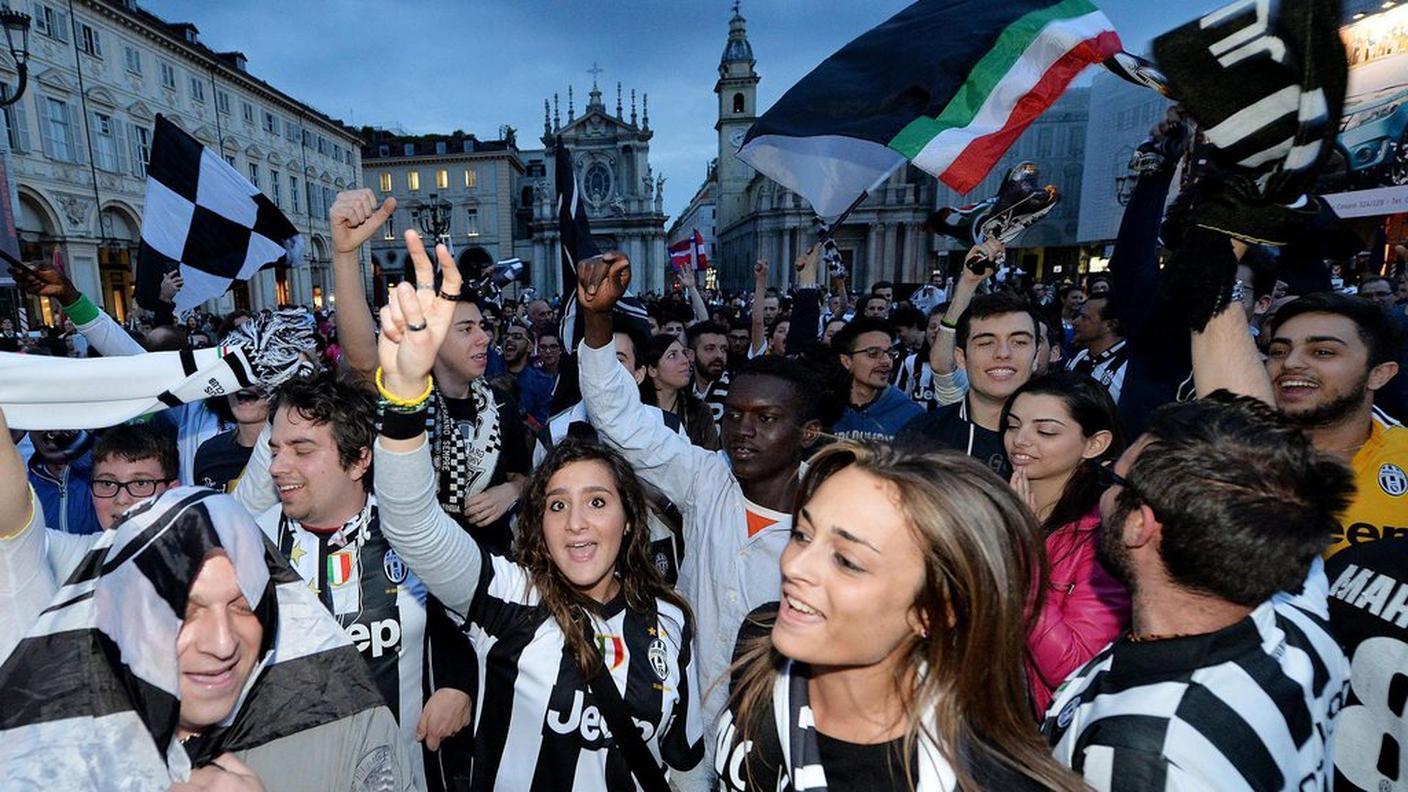 I tifosi in piazza San Carlo