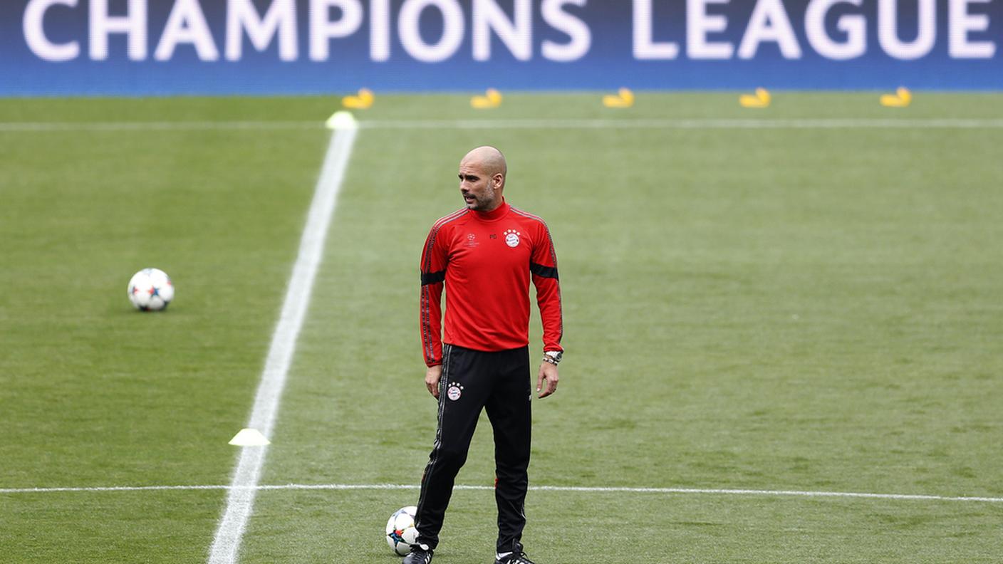L'ex mister dei blaugrana durante l'allenamento a Barcellona