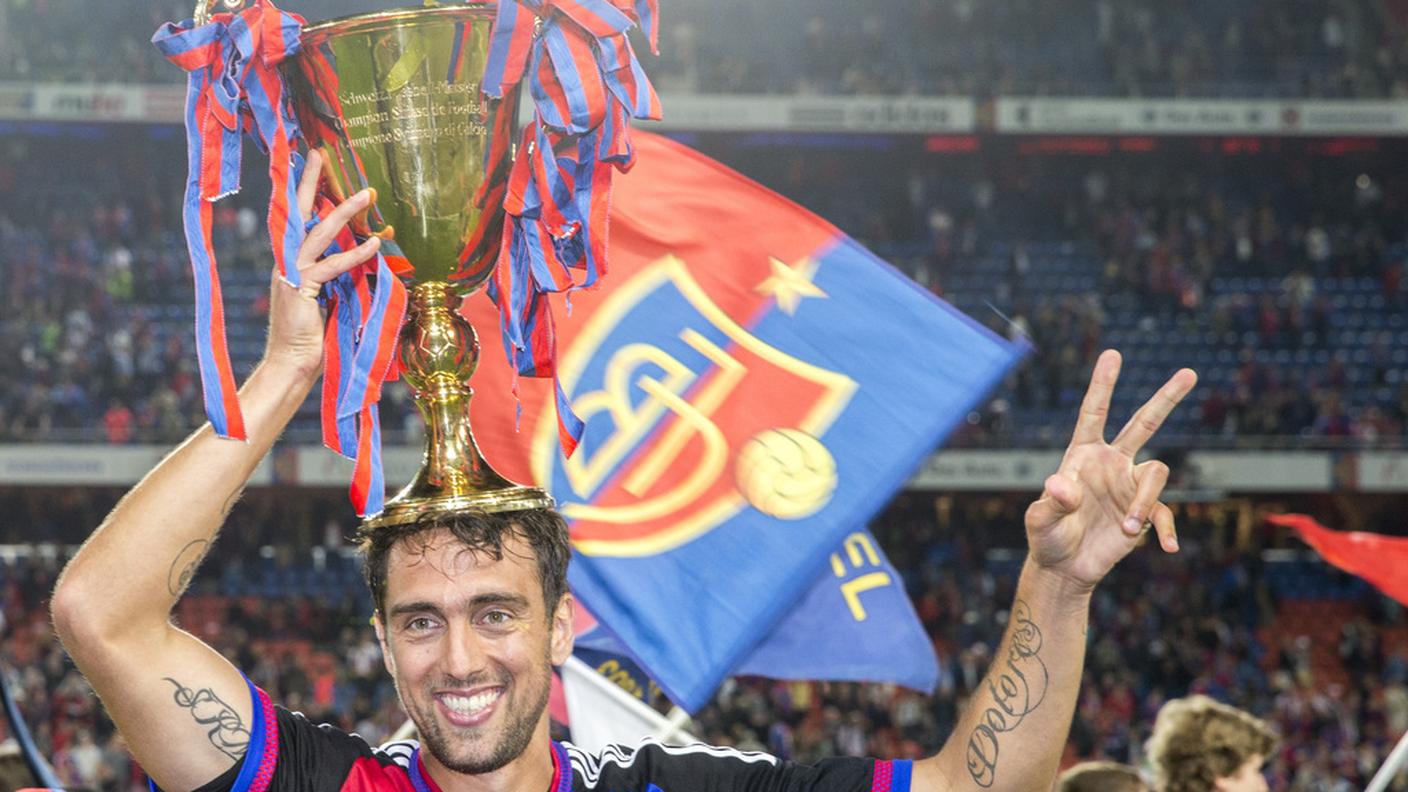 Emilio Delgado con la coppa
