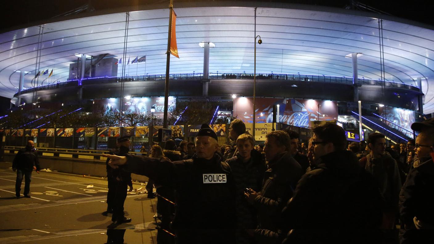 Le immagini vicino allo stadio