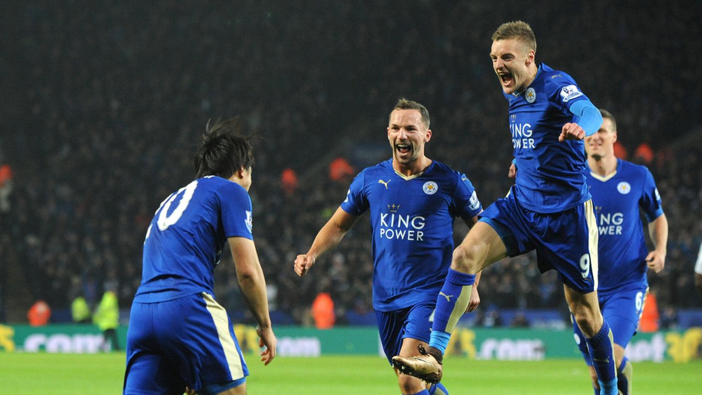 Okazaki festeggiato da Vardy