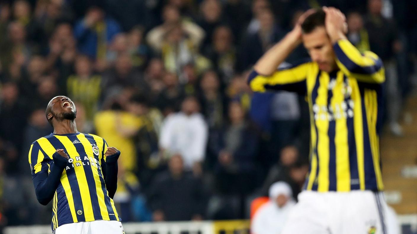 La disperazione di Sow e Van Persie